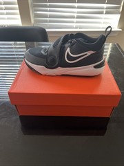 Nike Team Hustle D 11 (PS) 2.5 Ys