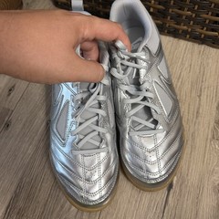 Nike Gato LV8 GS Metallic Silver White Gum Shoes Size 6.5Y II7084-001 Soccer New