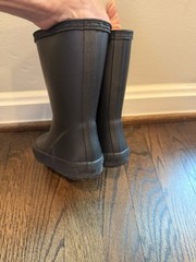 Hunter Kids First Classic Rain Boots in black Size 9 Us