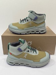On Cloudhero Mid Waterproof Hiking SZ 11.5 Kids Safari/Mineral 3KD30012065