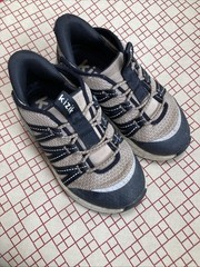 KIZIK Kids Truckee Sneakers 11C White Pepper/ Black Mesh Step In