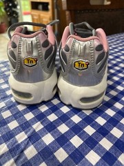 Kids Nike Air Max Plus GS Trainers CD0609 008 Grey/Pink Size US 4.5Y