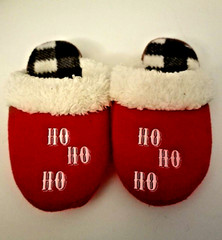 Christmas Kids‘ Slippers- Ho Ho Ho Size 11/12- Holiday Red & Black Plaid
