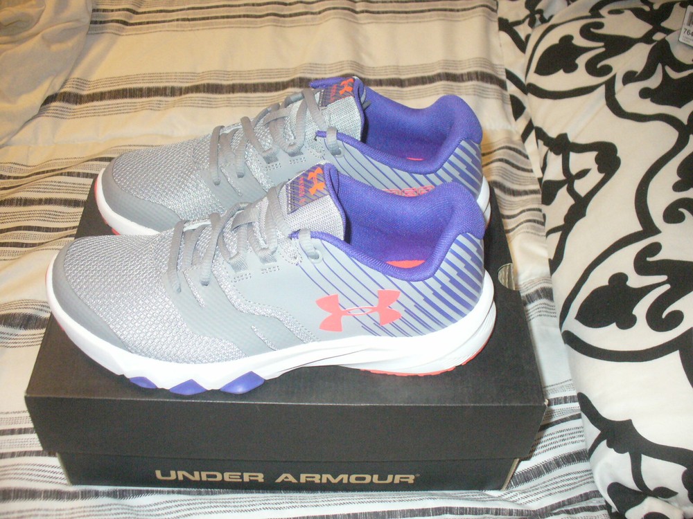 Under Armour Youth Uisex Primed 2 Athletic Fitness,Grey/Pink, 5.5Y „LOOK“ NWB.
