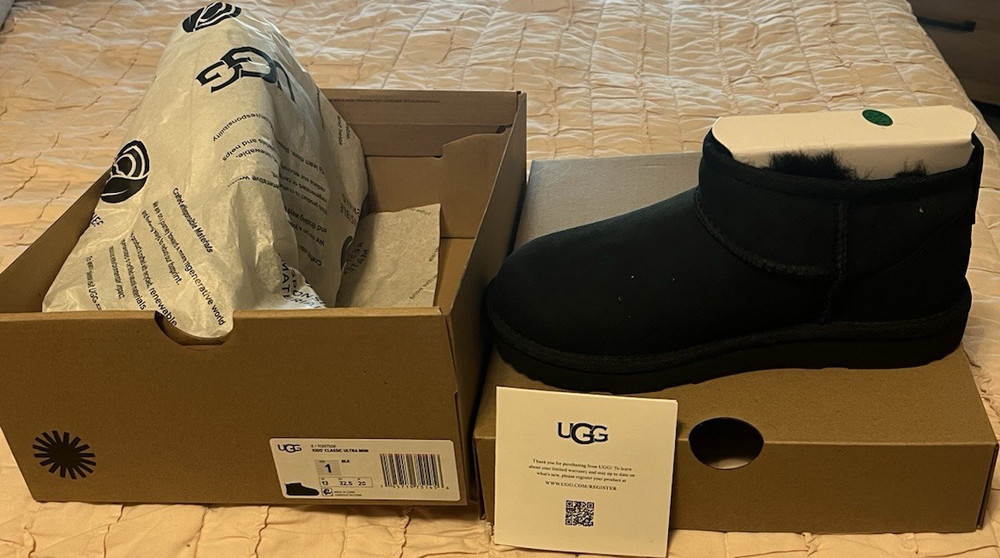 UGG Classic Mini II Suede Bootie Black Kids Size 1 Shearling Lined Comfort