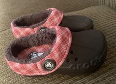Brown CROCS Pink Plaid Flannel Lined Fall Winter Kids J2 ~ NEW!