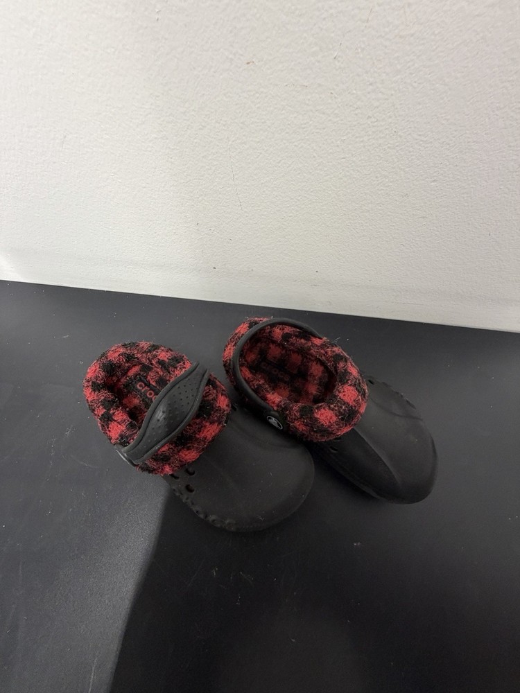 Crocs Kids Black With Black & Red Buffalo Plaid Fleece Lining Size 10-11