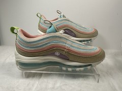 DS 2023 Nike Air Max 97 SE ‘Sun Club‘ Copa Wheat Grass Grade School Sz 4Y