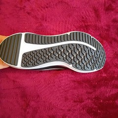 Nike Cosmic Runner Kids Size 4Y Running Shoes Sneakers Black/ White (459