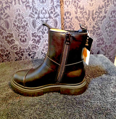 Art Class-Youth Unisex black side zip Crosby buckle Moto boots size 1