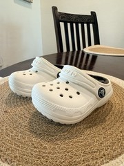 Crocs Classic Clogs Kids Sz 5C white Round Toe Slip-On Shoes