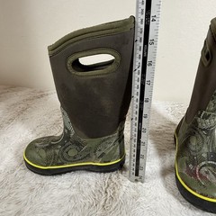 Bogs Youth 11 Waterproof Rain Boots Snake Camo Green Pull On Handles Kids