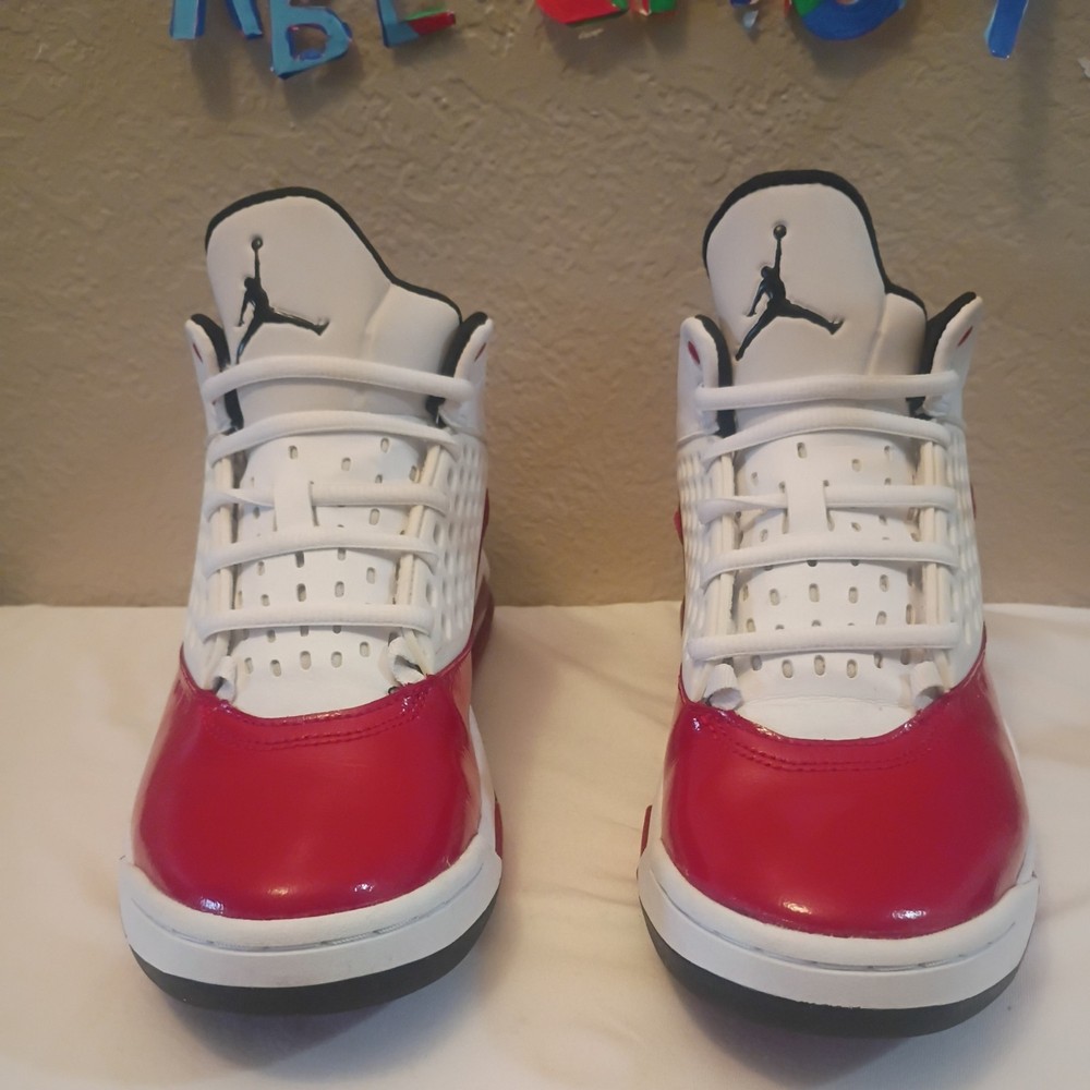 NIKE JORDAN MAXIN 200 N(GS) WHITE/BLACK-GYM RED-WHIT 6.5y BIG KIDS SHOE