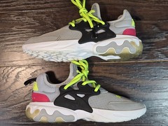 Nike Presto React Shoes Sz 4Y Wolf Gray Rush Pink Style (BQ4002 004) Pre-owned