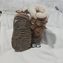 UGG Bailey Bow Kids Brown Suede Shearling Boots Stars Bow US 6 Mid Top