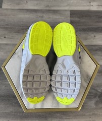 Nike Air Max Invigor GS 749572 002 Wolf Grey / Volt-Black Kid’s Size 7Y