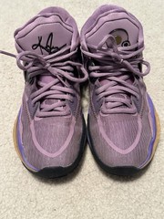 Size 4Y – Nike Kyrie 8 Infinity Mid Amethyst Wave EUC