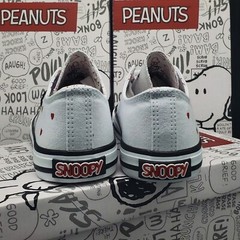 Peanuts® Snoopy White Canvas Lace-Up Children’s Shoes