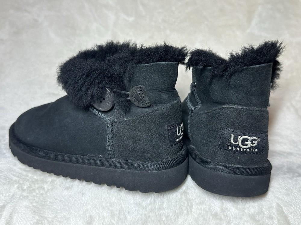 UGG Black Shearling Button Boots Unisex Kids US 9 UK 8 EU 26 Classic Style