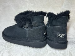 UGG Black Shearling Button Boots Unisex Kids US 9 UK 8 EU 26 Classic Style