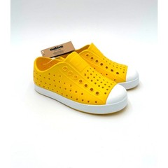 NEW! Native Jefferson Child Shoes – Crayon Yellow/Shell White – c11 (toddler 11)