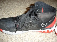 Nike Kyrie Irving VI 6 red/black basketball shoes 7Y worn indoors a couple times
