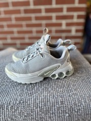 Kids Size 11.5 Nike Air Max Dn