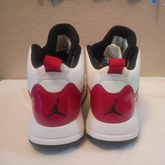 NIKE JORDAN MAXIN 200 N(GS) WHITE/BLACK-GYM RED-WHIT 6.5y BIG KIDS SHOE
