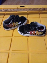 Authentic VANS Old Skool Kids Shoes Size 8. Pre Owned Good Condition See Photos