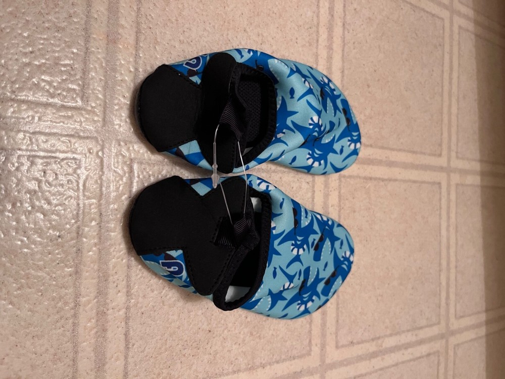 Shark watershoes size 26/27