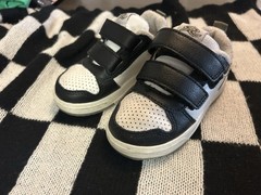 Stride Rite Kids‘ Black White Hook & Loop Athletic Sneakers US Size 7 Synthetic