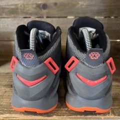 Childrens Kids Nike Lebron Soilder IX 9 Gray Basketball Shoes Sneakers Size 6.5