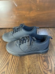 Black Heelys Youth – Size 5 – Missing Wheels