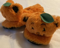 BUILD-A-BEAR Kids‘ Slippers Orange Pumpkin Head Fuzzy Halloween Size M (12/13)