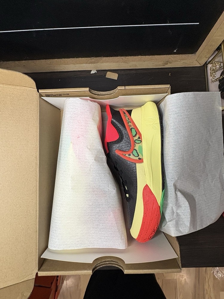 Nike Kyrie 8 GO (PS) ‘Black Lemon Chiffon’