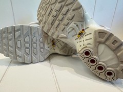 Nike Air Max Plus (GS) triple White Metallic Silver CW7044-100 Youth Size 7y