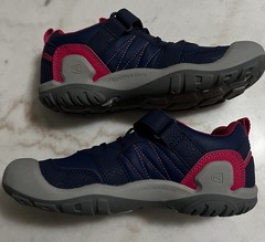 Preowned Keen Kids Knotch Peak Blue Depths Pink Peacock Sneaker Size 3 EUC