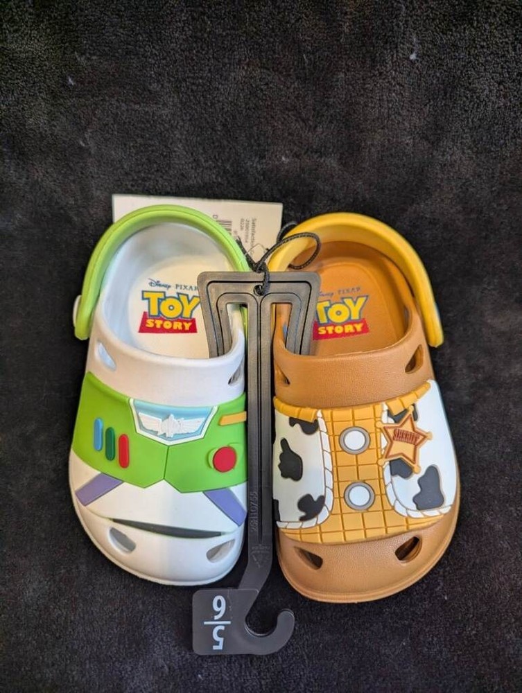 Toy Story Themed Clogs, Toddlers size 5/6, Woody and Buzz, New with Tags