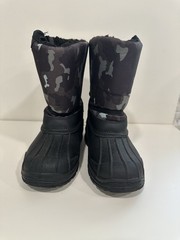 Skadoo Snow Boots- Boys Size 12 – Black Camo