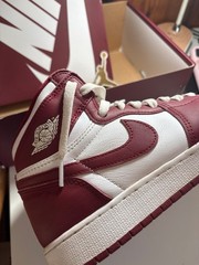 Nike Air Jordan 1 Retro size 7y Burgundy