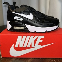 NIB Nike Air Max 90 easyon girls boy size 11 Black/White Panda hook & loop Strap