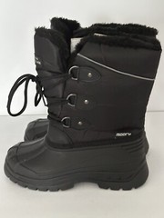 EUC Mountain Warehouse Whistler Kids Sherpa Lined Waterproof Black Snow Boots