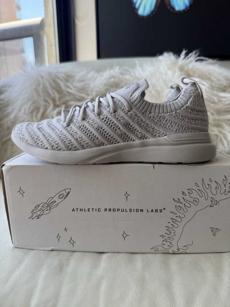 NIB, Ret $119, APL TechLoom Wave Youth Sneakers (Size 4Y / EUR 35.5)