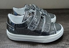 Givenchy Designer Sneakers Kids Size 8.5k (25)