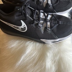 Nike Kyrie Flytrap 5:5 Boy Youth Size 3.5 Low Basketball Shoes Sneak DQ8094-009