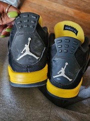 Size 5.5y – Authentic Nike Air Jordan 4 GS Retro Thunder
