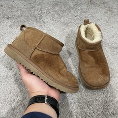 UGG Classic Mini II Youth Chestnut Sheepskin Boots Kids Size 1 Brown 1130750K