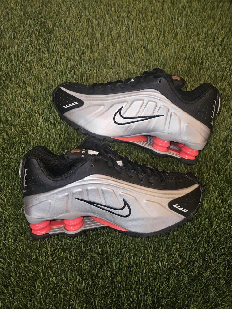 Size 6.5Y – Nike Shox R4 Metallic Silver Picante Red Sneaker CW2626-005 (GS) NEW