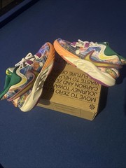 Kyrie 8 Go GS Light Bone/yellow Strike Strike US size 4.5y DQ8076-011