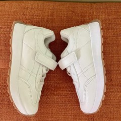 NWOT Kids White Sneakers Hook and Loop Strap Gum Sole Low Top Shoes Unisex